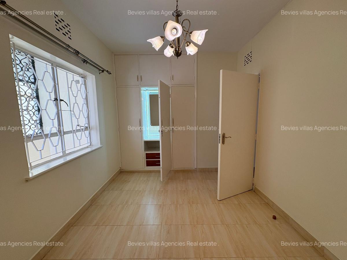 5 Bed Townhouse with En Suite at Riverside Drive - 3