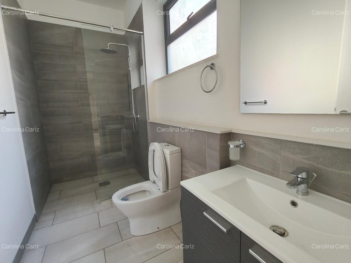 4 Bed Apartment with En Suite at Riverside Drive - 14