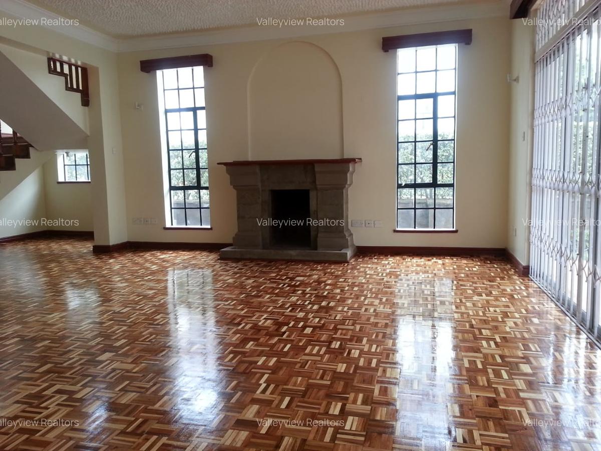 4 Bed Townhouse with En Suite at Lavington - 12