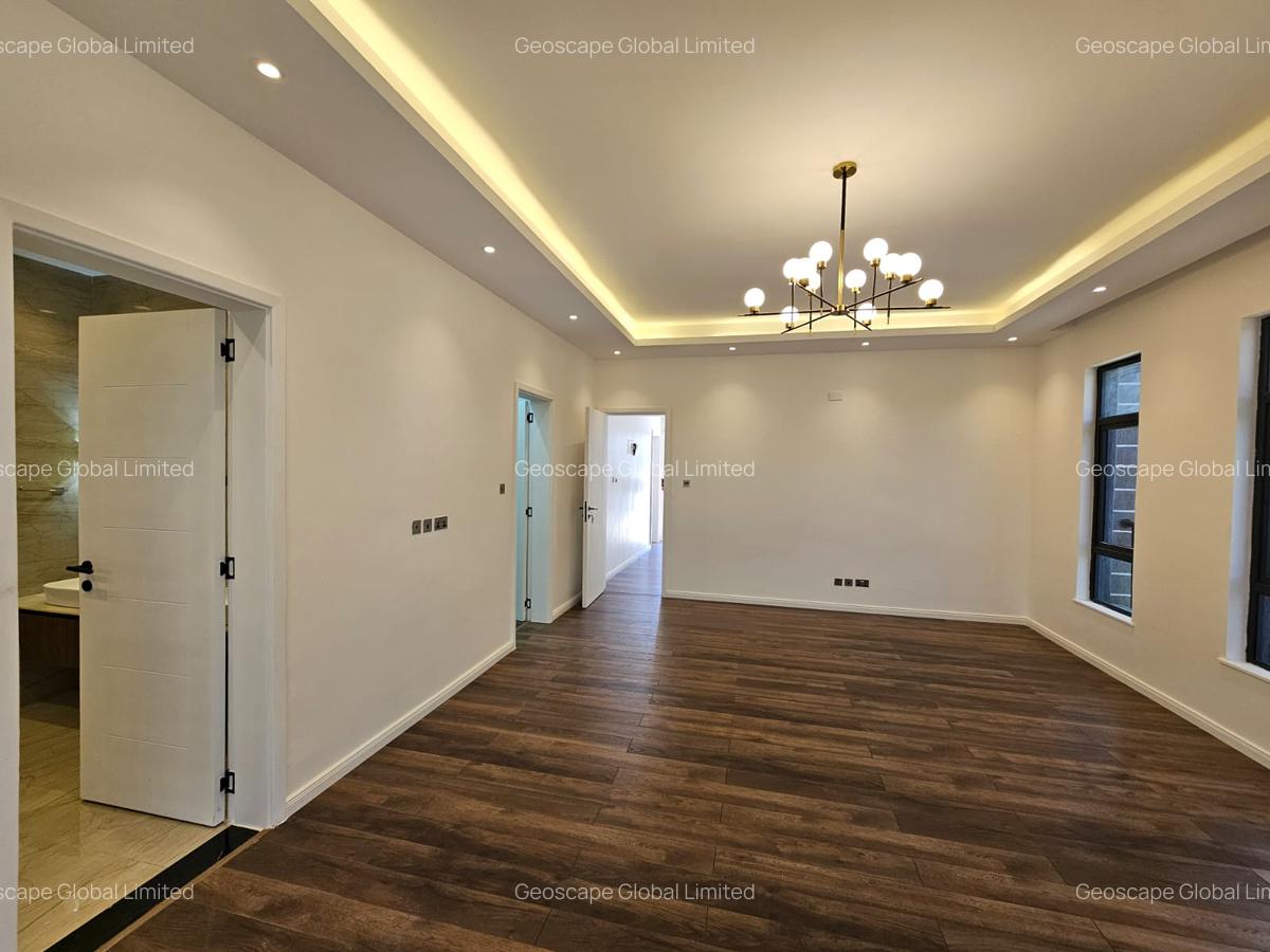 5 Bed House with En Suite in Lavington - 13