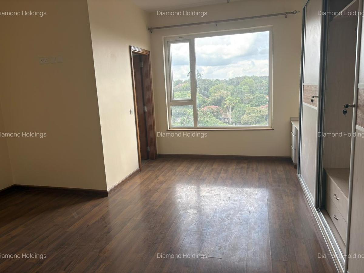 4 Bed Apartment with En Suite in Parklands - 9