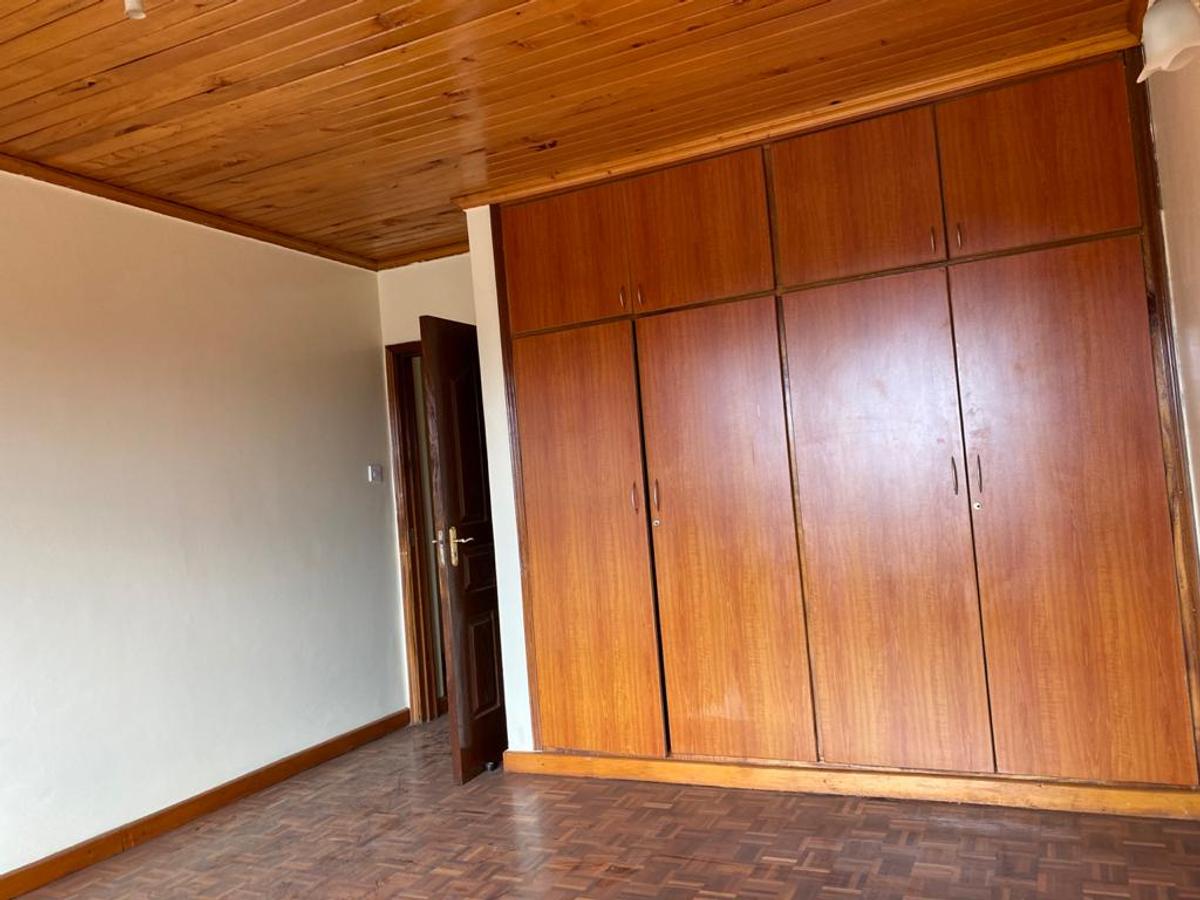 3 Bed Apartment with En Suite in Lavington - 7