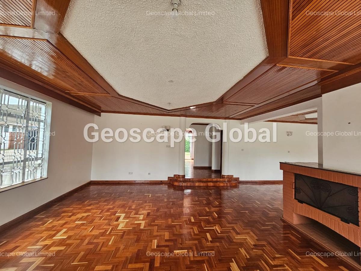 5 Bed House with En Suite in Runda - 2