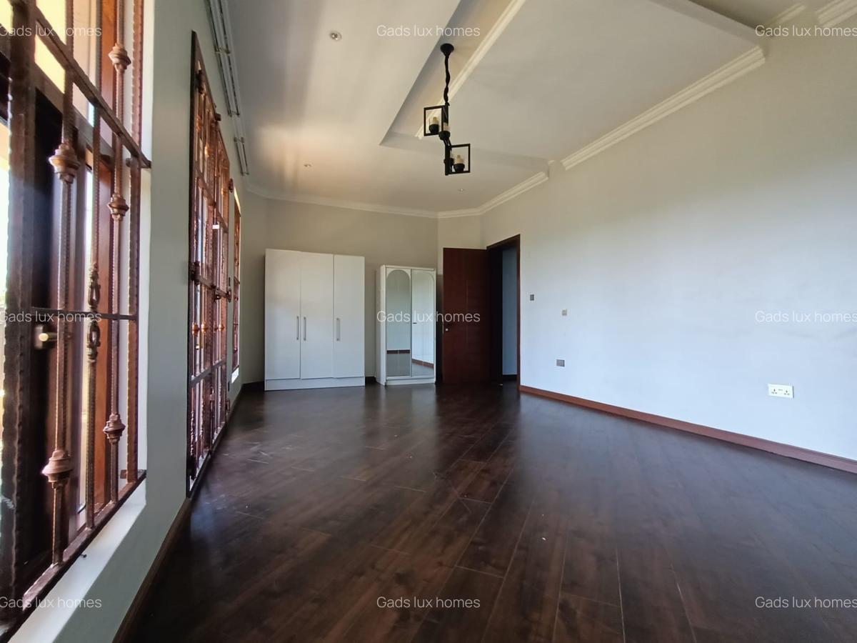 5 Bed Townhouse with En Suite at Muthaiga - 12