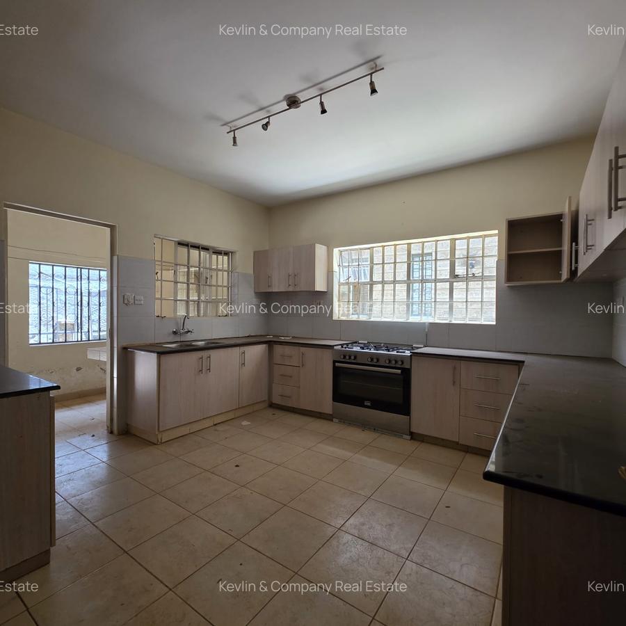 5 Bed Townhouse with En Suite in Kileleshwa - 3