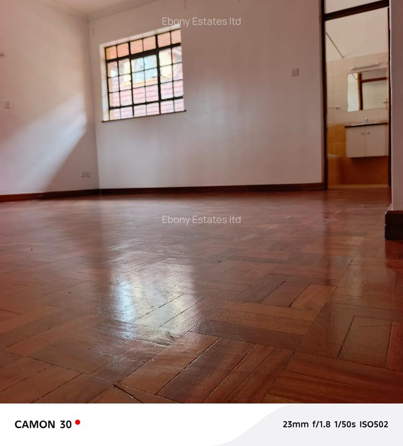 5 Bed Townhouse with En Suite in Lavington - 16