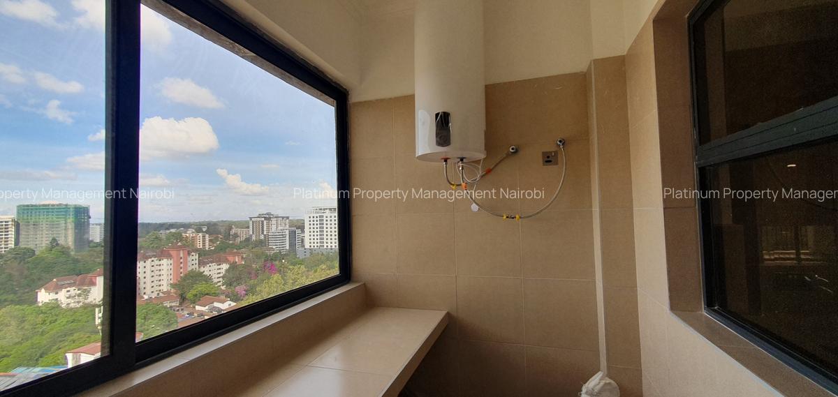 4 Bed Apartment with En Suite at Brookside - 10