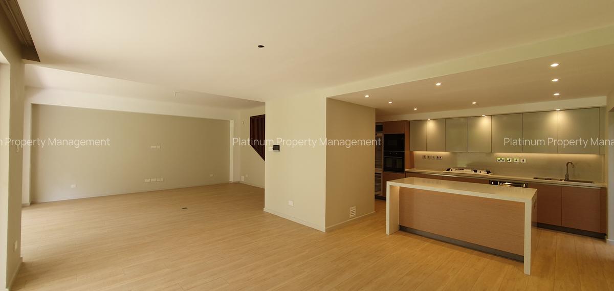 5 Bed Townhouse with En Suite in Kyuna - 3