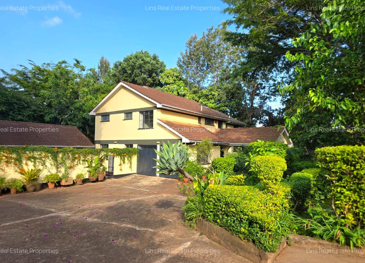 4 Bed House with En Suite in Nyari - 1