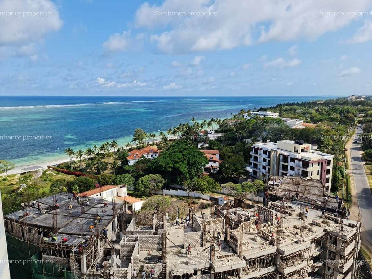 3 Bed Apartment with En Suite at Links Road - 4