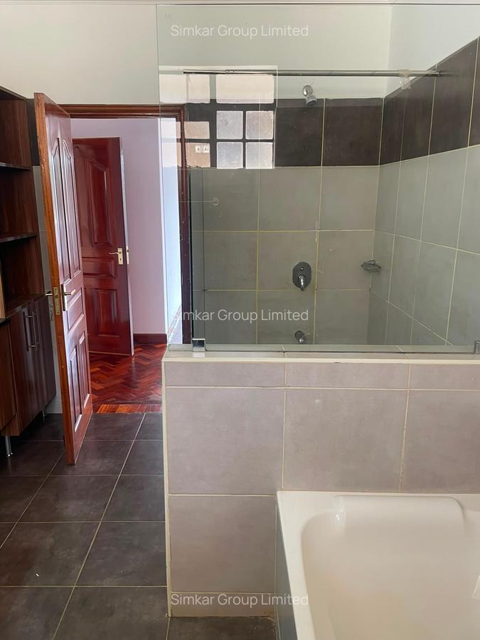 5 Bed Townhouse with En Suite at Kitisuru West - 19