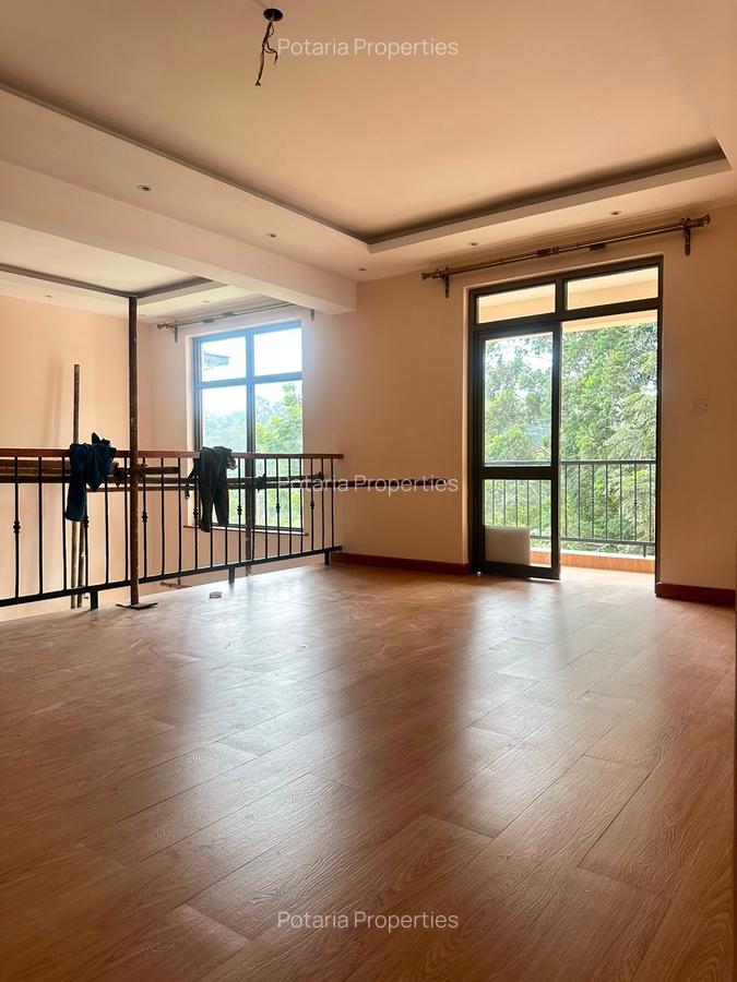 4 Bed House with En Suite in Rosslyn - 4