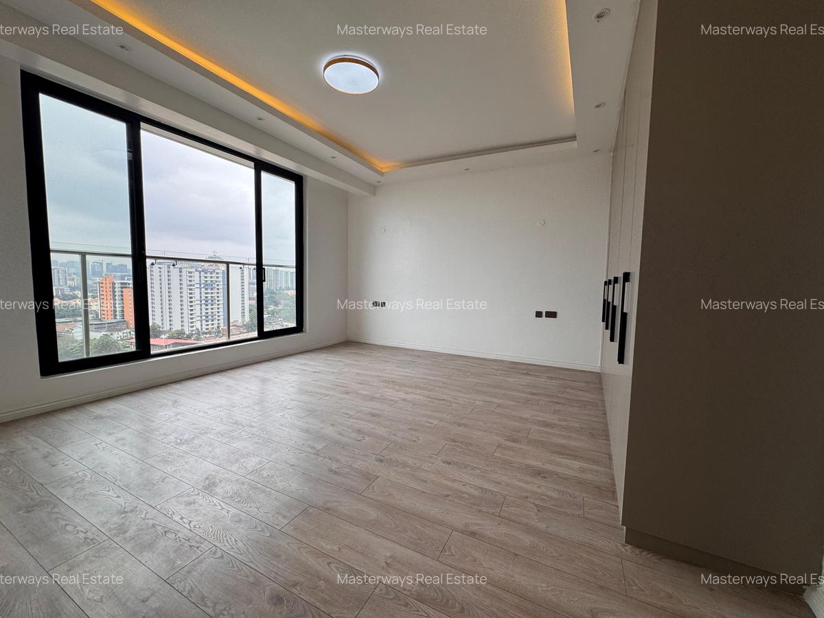 3 Bed Apartment with En Suite in Parklands - 7