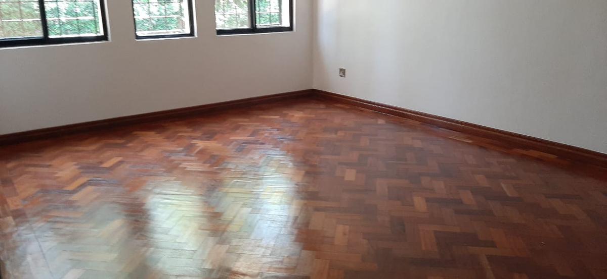 5 Bed Townhouse with En Suite in Lavington - 18