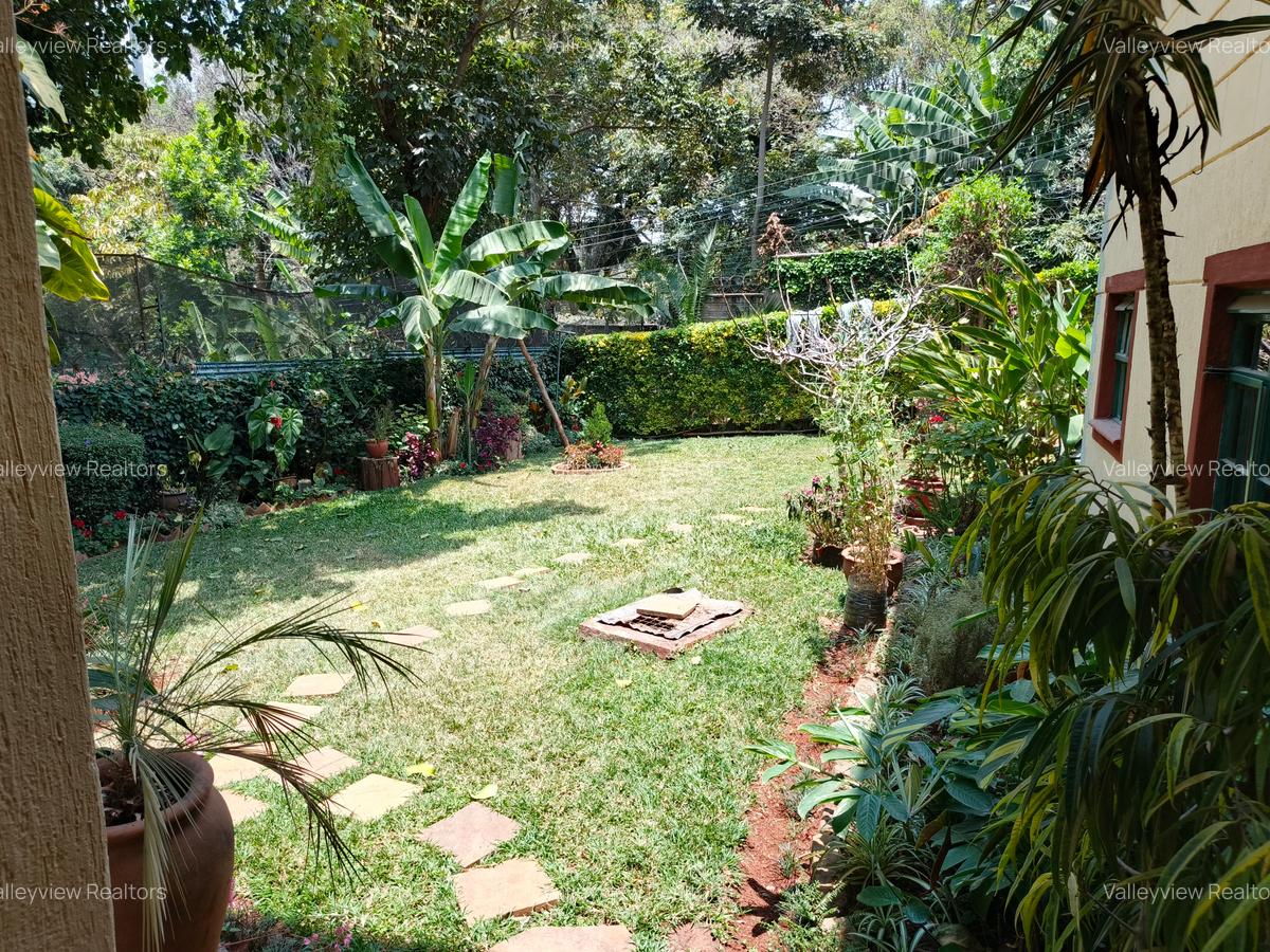 4 Bed Townhouse with En Suite at Lavington - 17