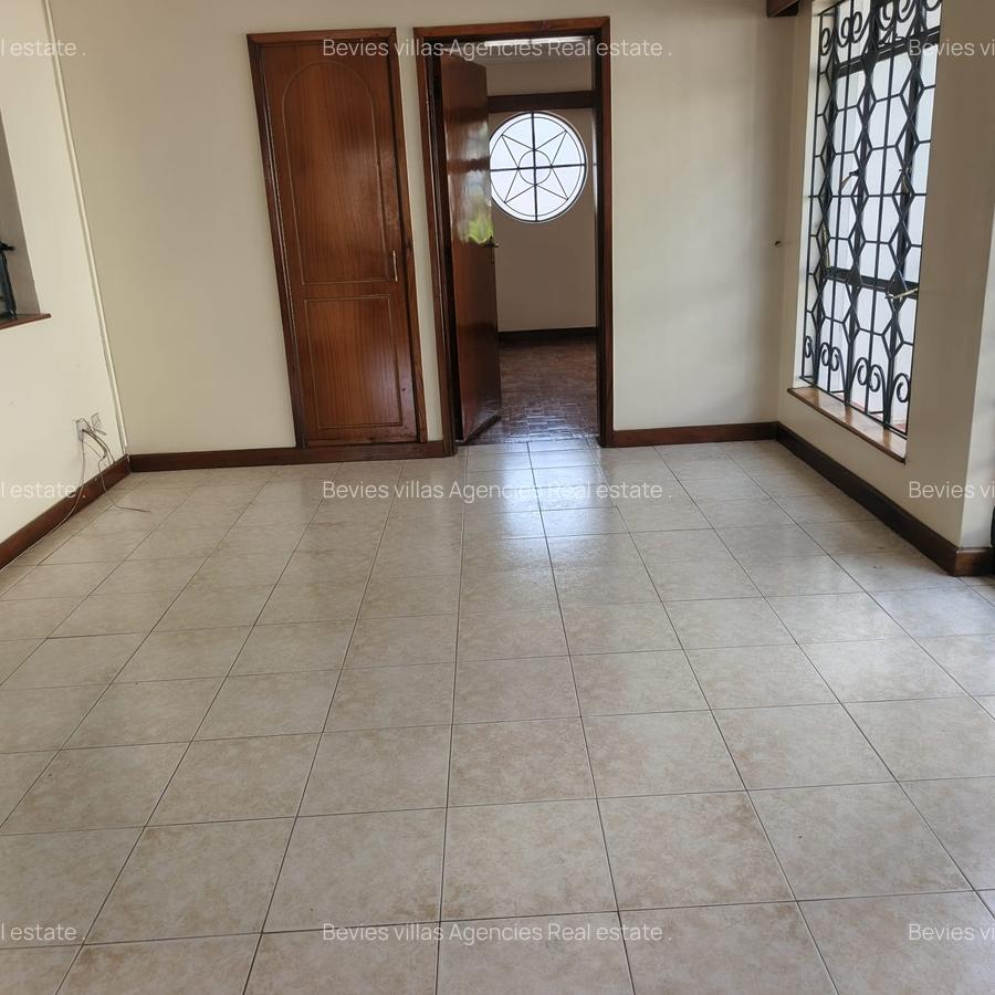 5 Bed Villa with En Suite in Spring Valley - 17