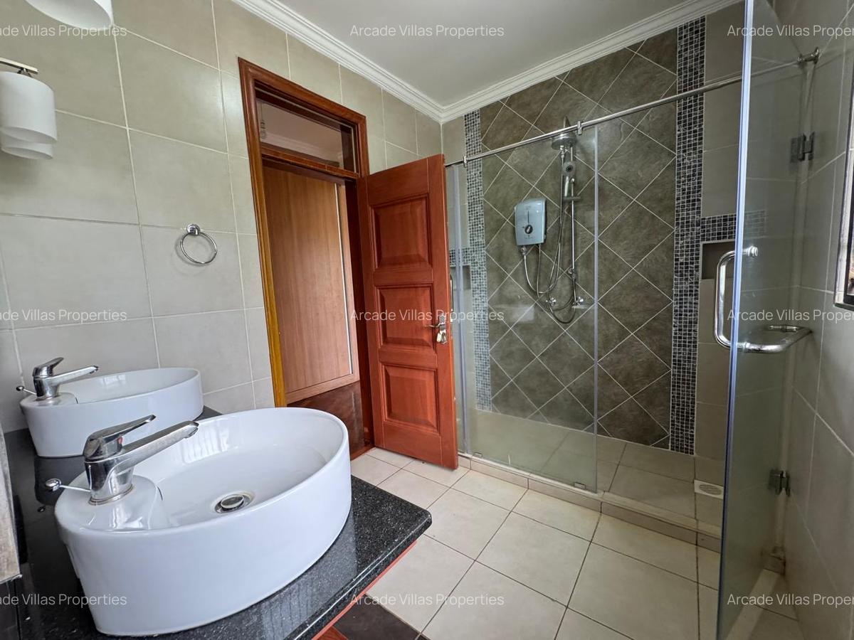 4 Bed Townhouse with En Suite in Runda - 11
