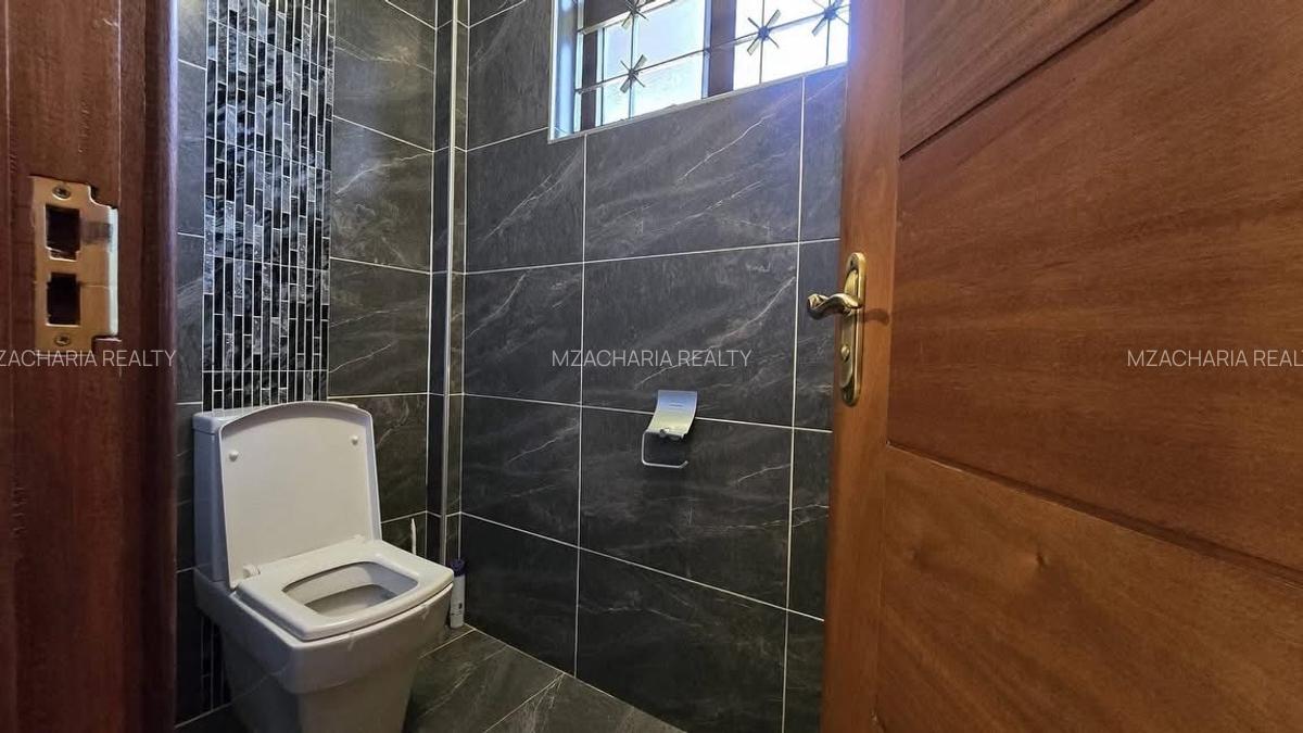 5 Bed Villa in Runda - 16