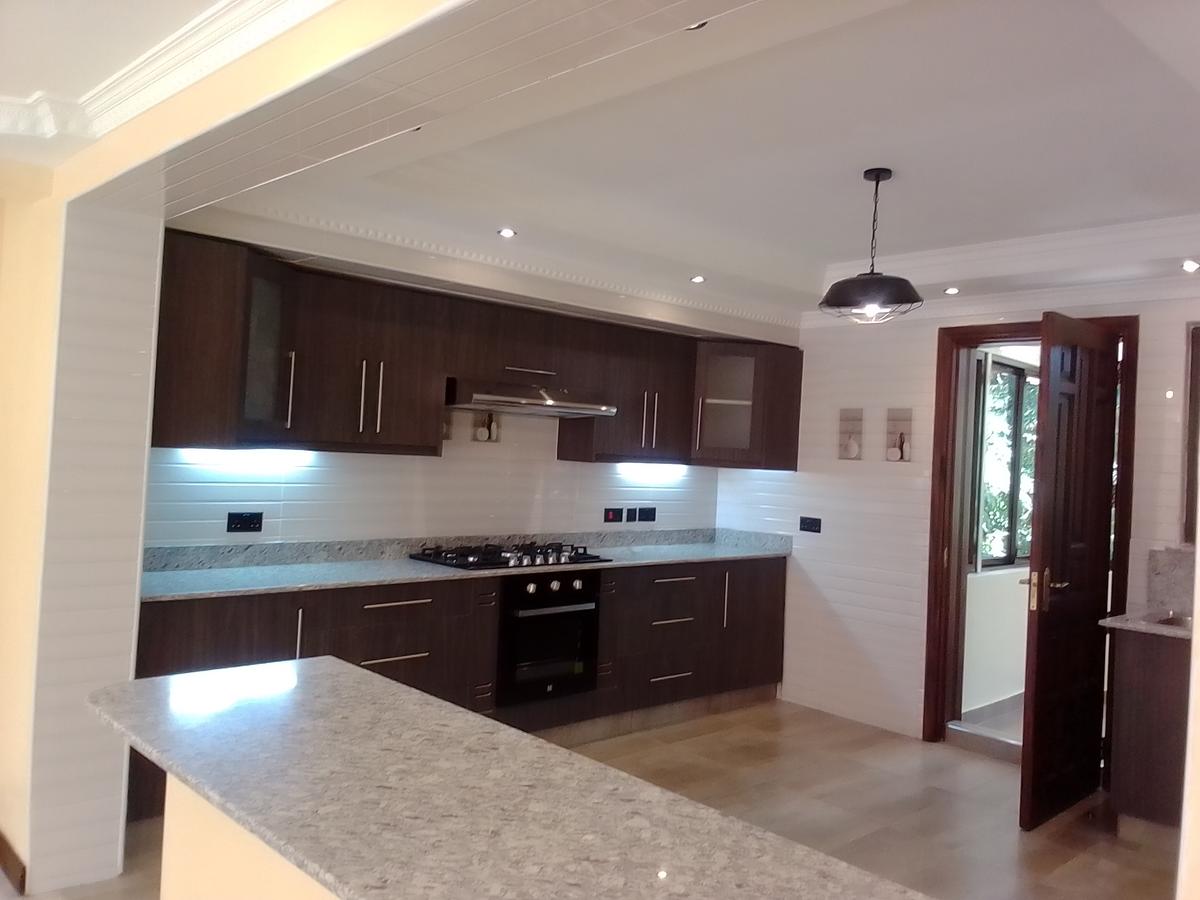 5 Bed Townhouse with En Suite in Lavington - 5