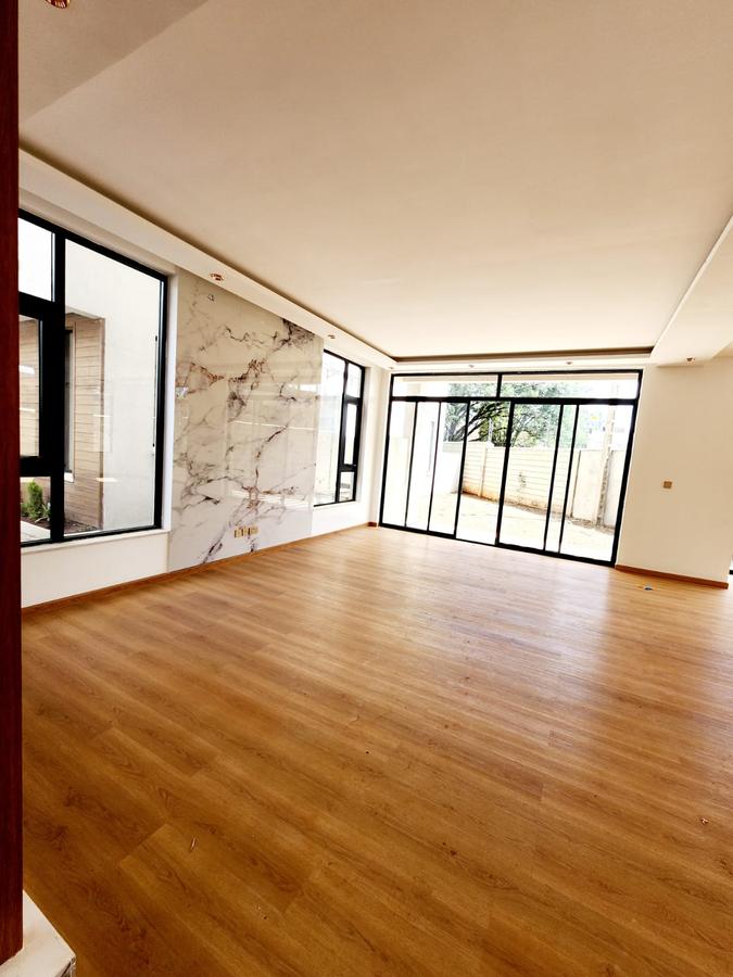 5 Bed House with En Suite at Lavington - 10