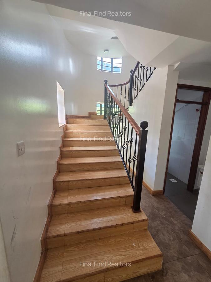 4 Bed House with En Suite in Runda - 12