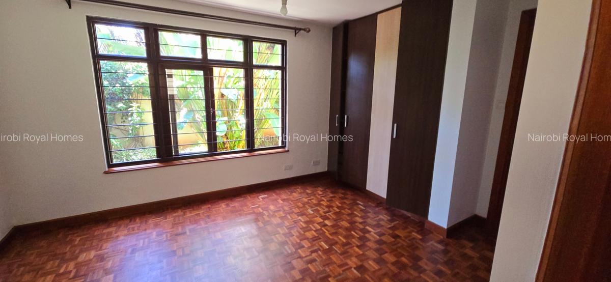 5 Bed Townhouse with En Suite at Lavington Green - 13