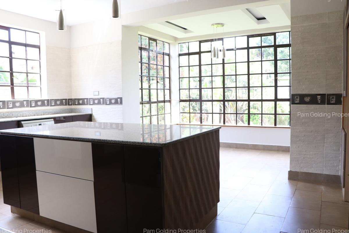 5 Bed Villa with En Suite in Runda - 7