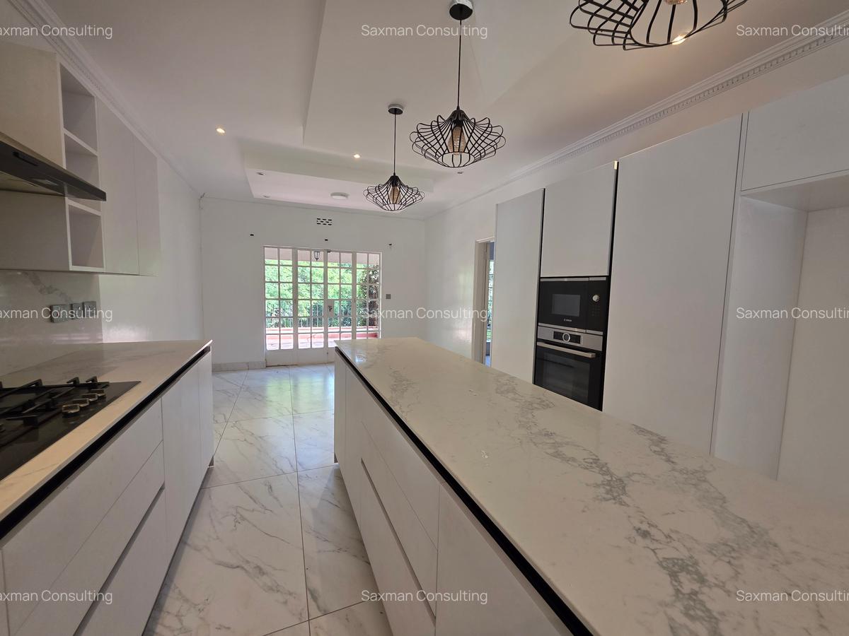 4 Bed House with En Suite in Lavington - 16