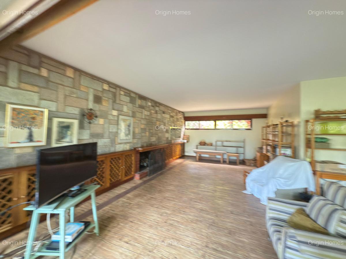 4 Bed House with En Suite at Lavington - 9