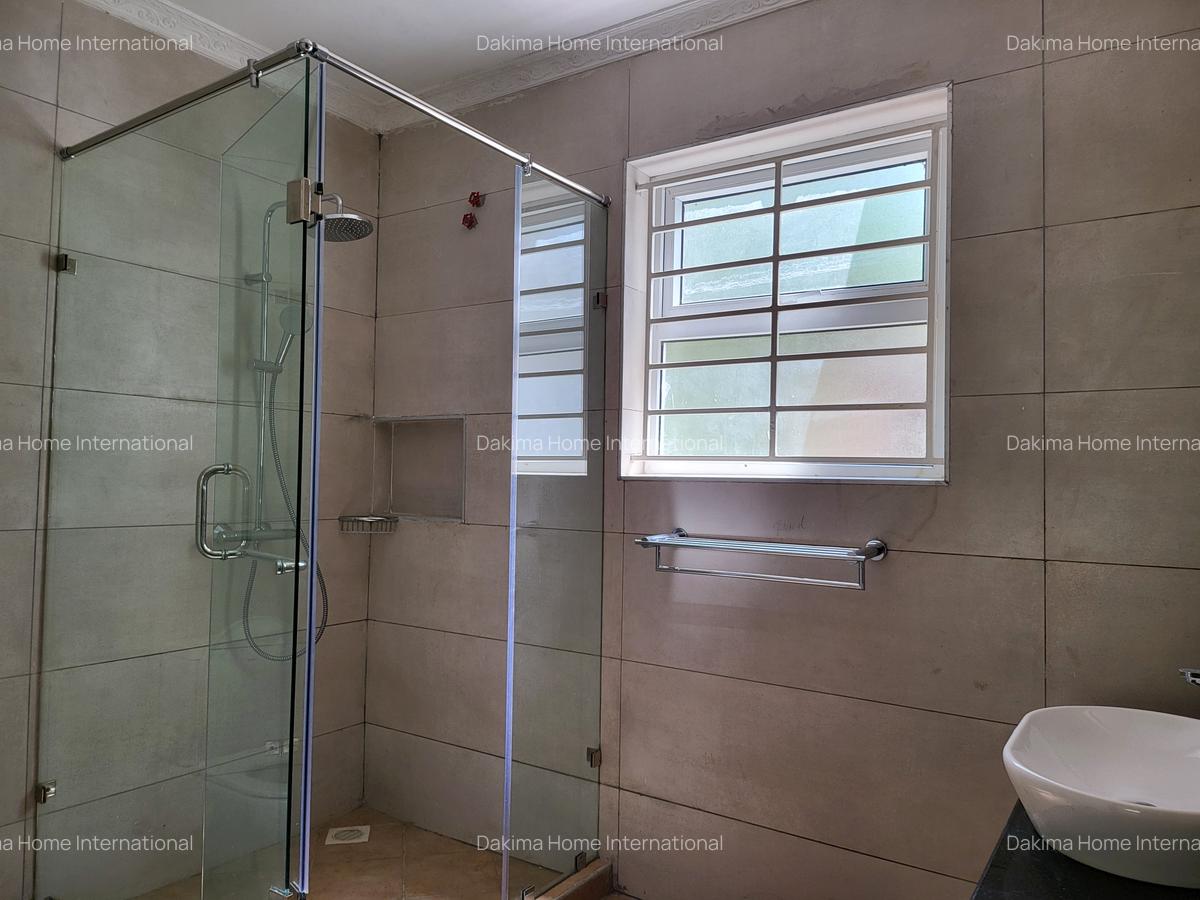 5 Bed Townhouse with En Suite in Rosslyn - 15