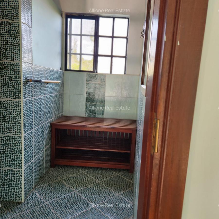 5 Bed House at Hardy - 11