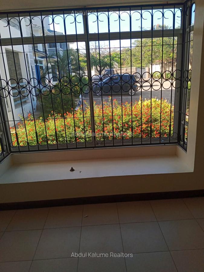 4 Bed Villa with En Suite at Nyali Mombasa - 13