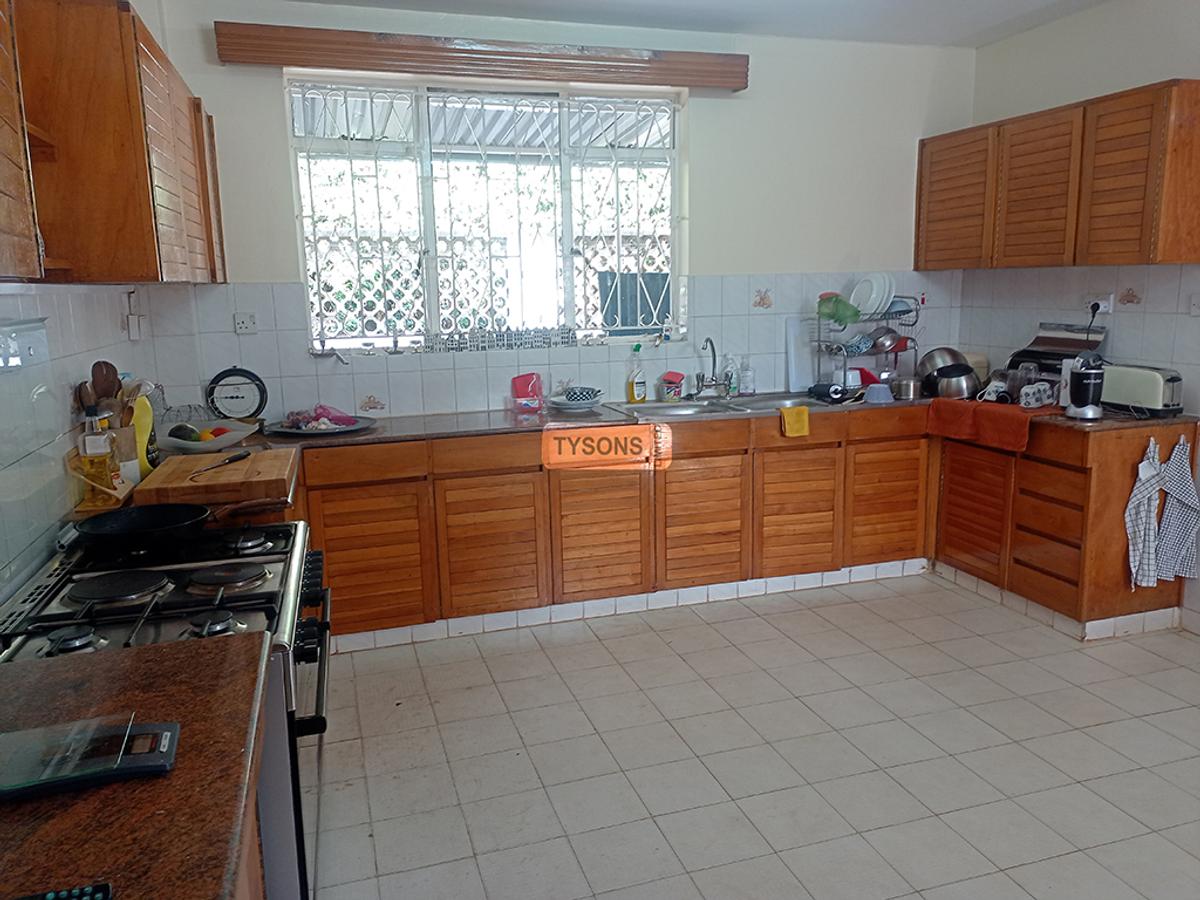 5 Bed Townhouse with En Suite in Kyuna - 10