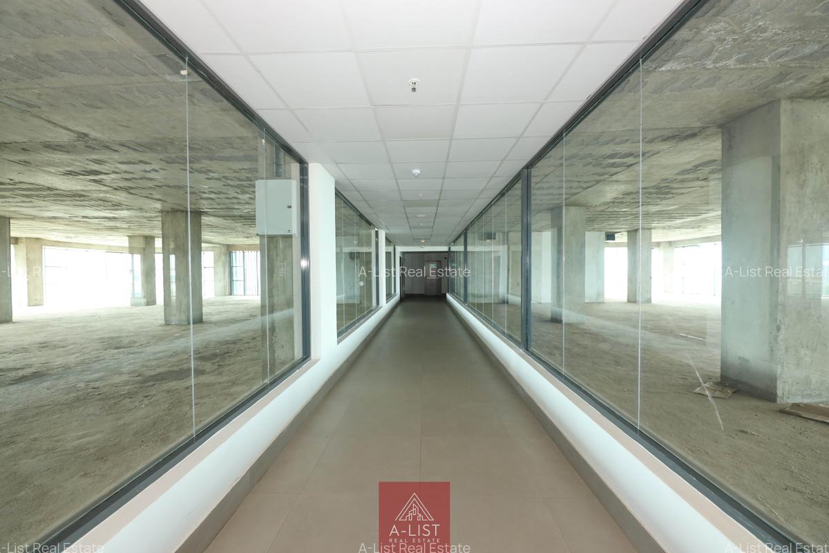 4,000 ft² Office with Service Charge Included at Riverside Drive - 3