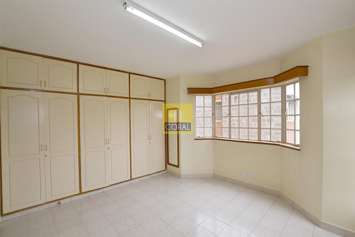 4 Bed Apartment with Parking in Parklands - 17