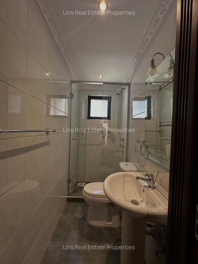 5 Bed Townhouse with En Suite in Lavington - 13