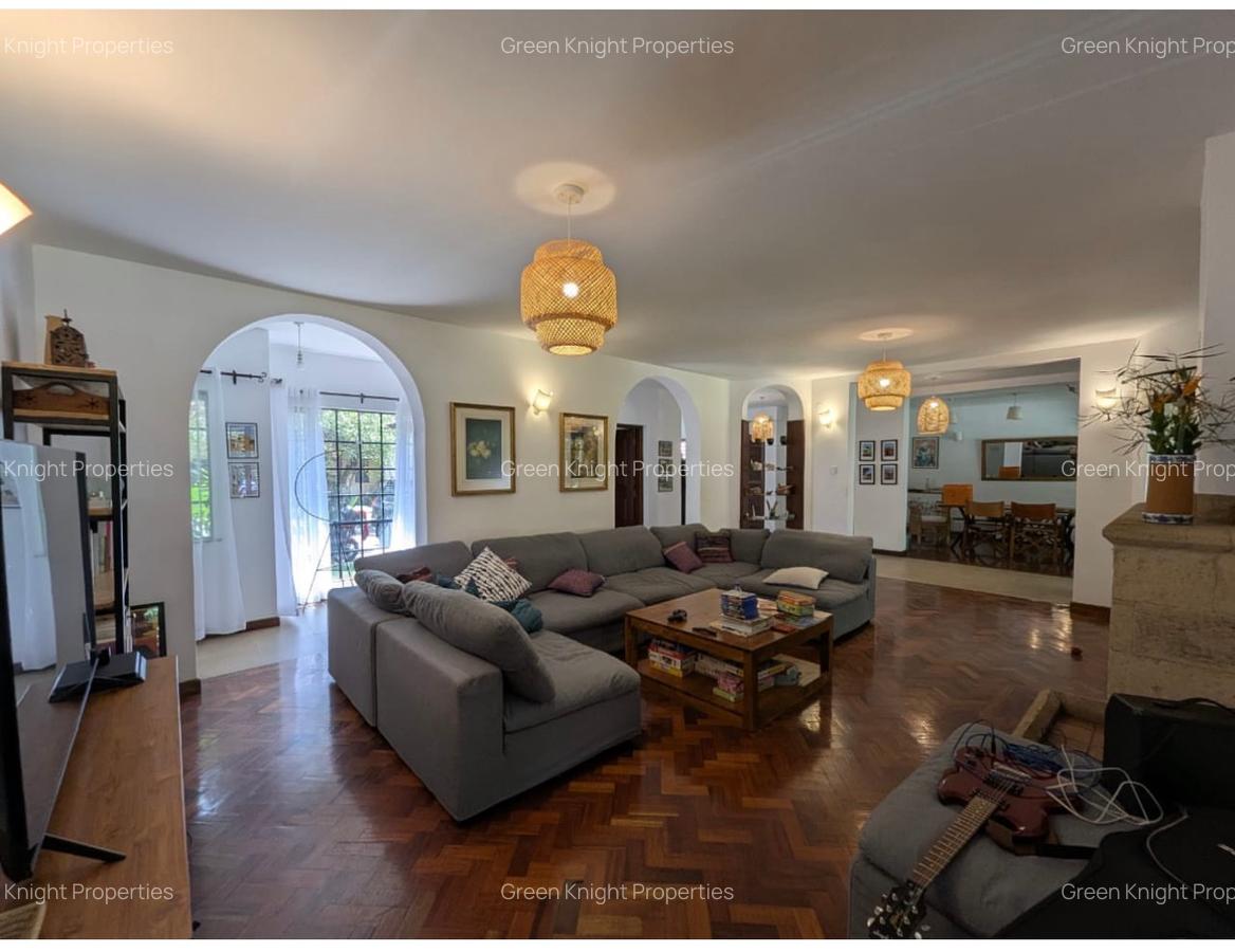 4 Bed Townhouse with En Suite in Spring Valley - 2