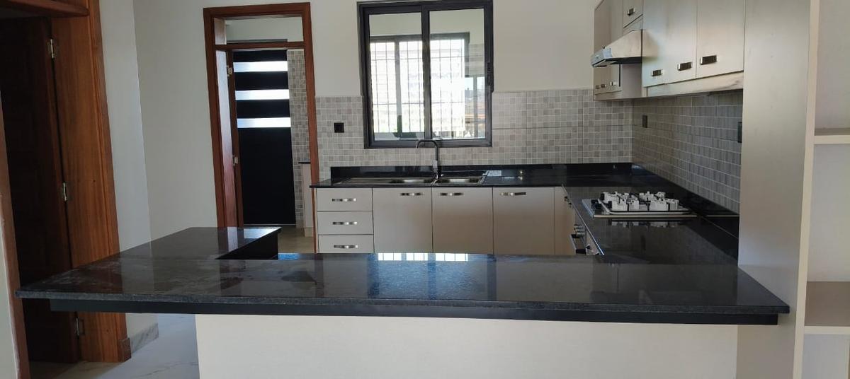 4 Bed Apartment with En Suite at Parklands - 8