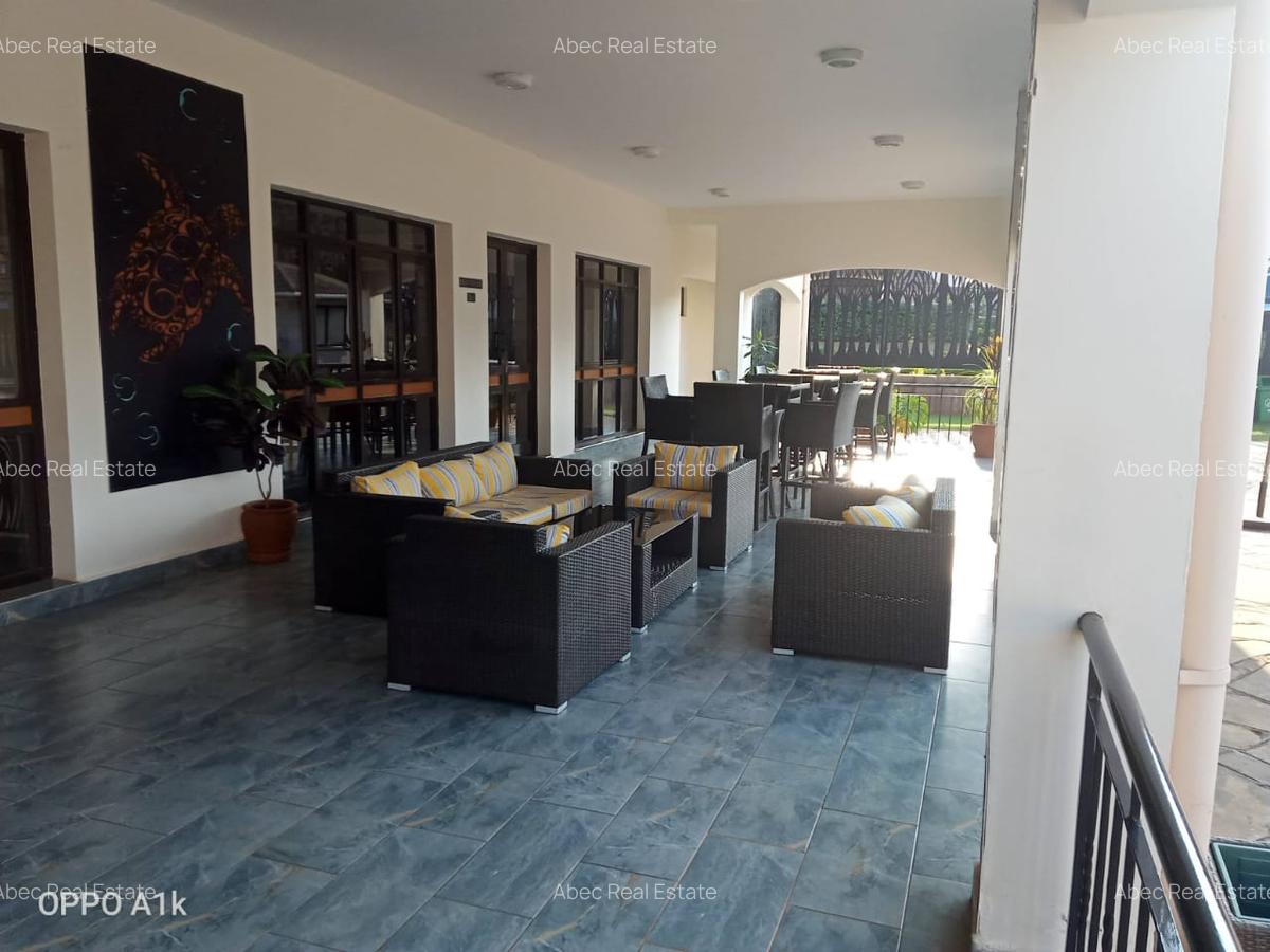 5 Bed Villa with En Suite in Runda - 12