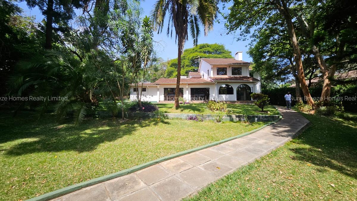 5 Bed House with En Suite in Runda - 1