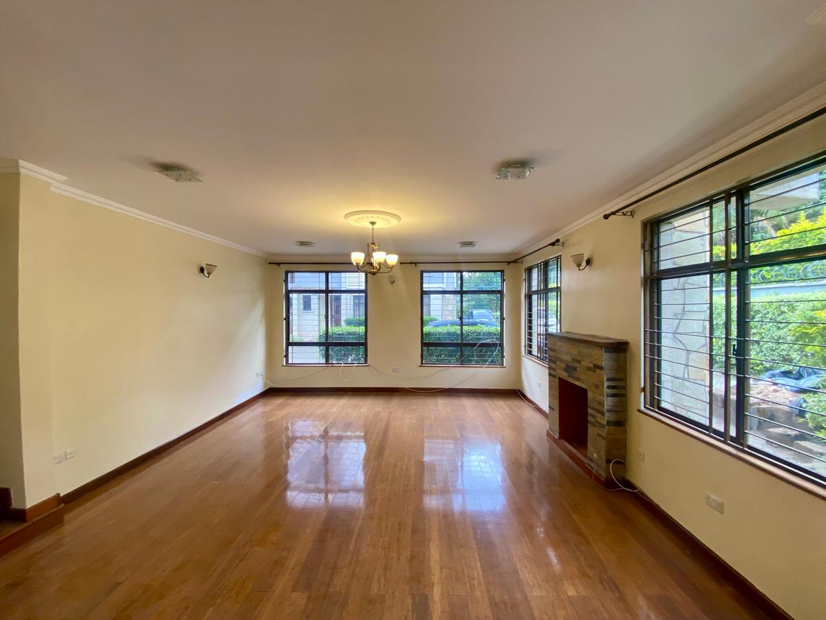 5 Bed Townhouse with En Suite in Lavington - 2