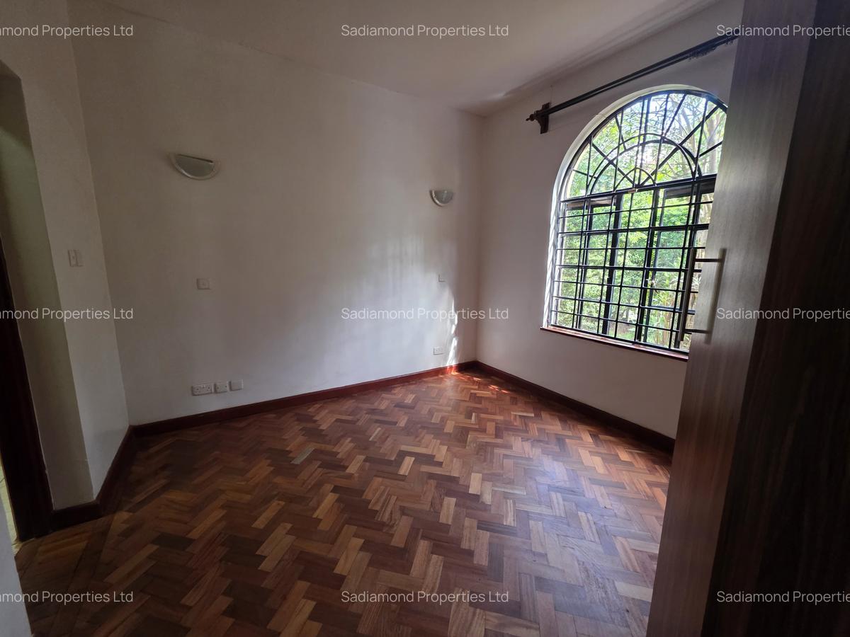 4 Bed Townhouse with En Suite in Kitisuru - 8