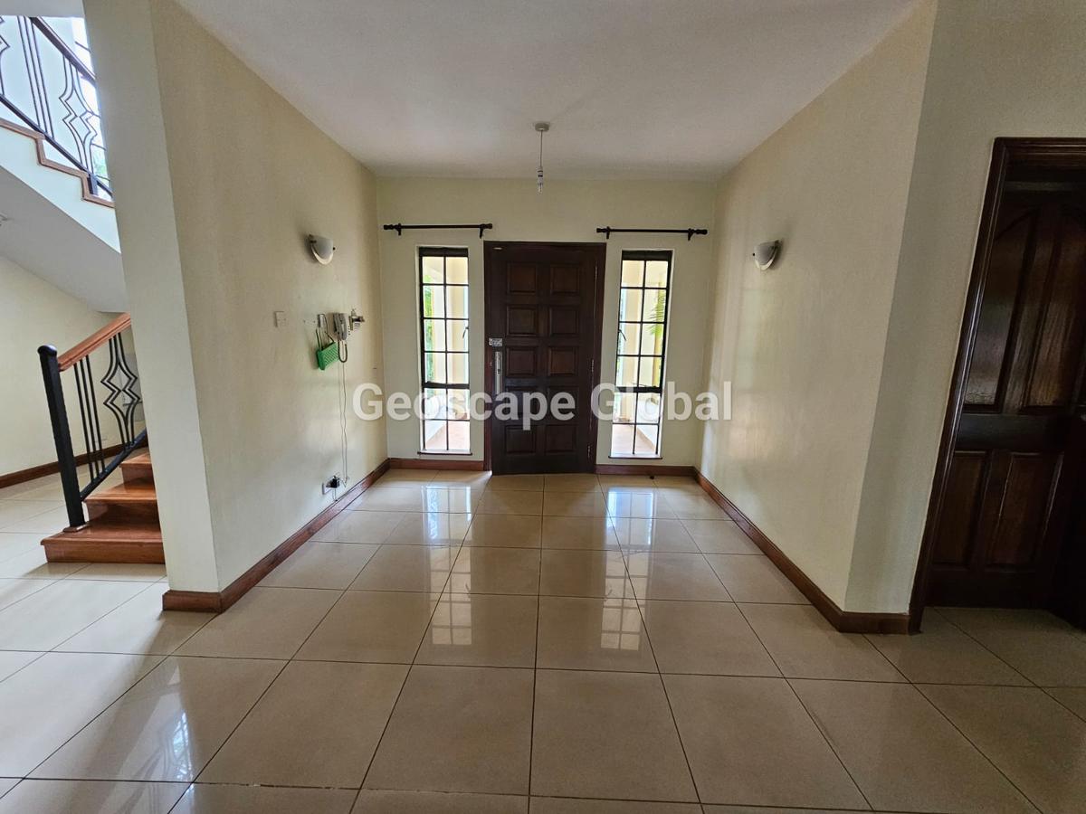 5 Bed House with En Suite in Runda - 12