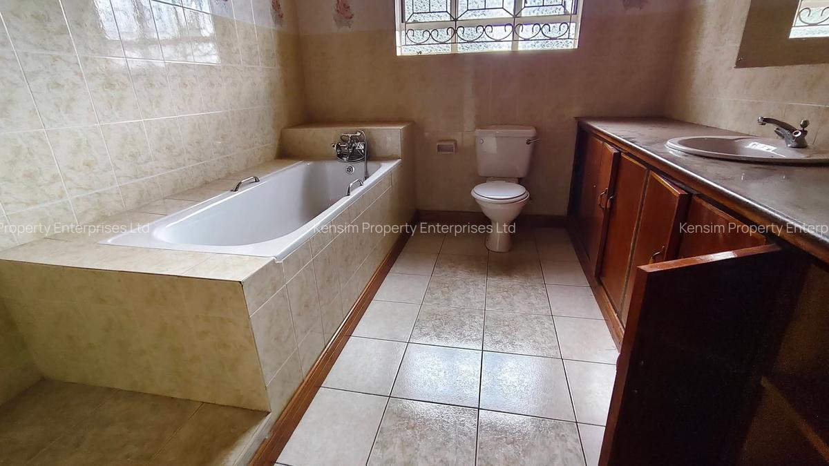 5 Bed House with En Suite in Nyari - 12
