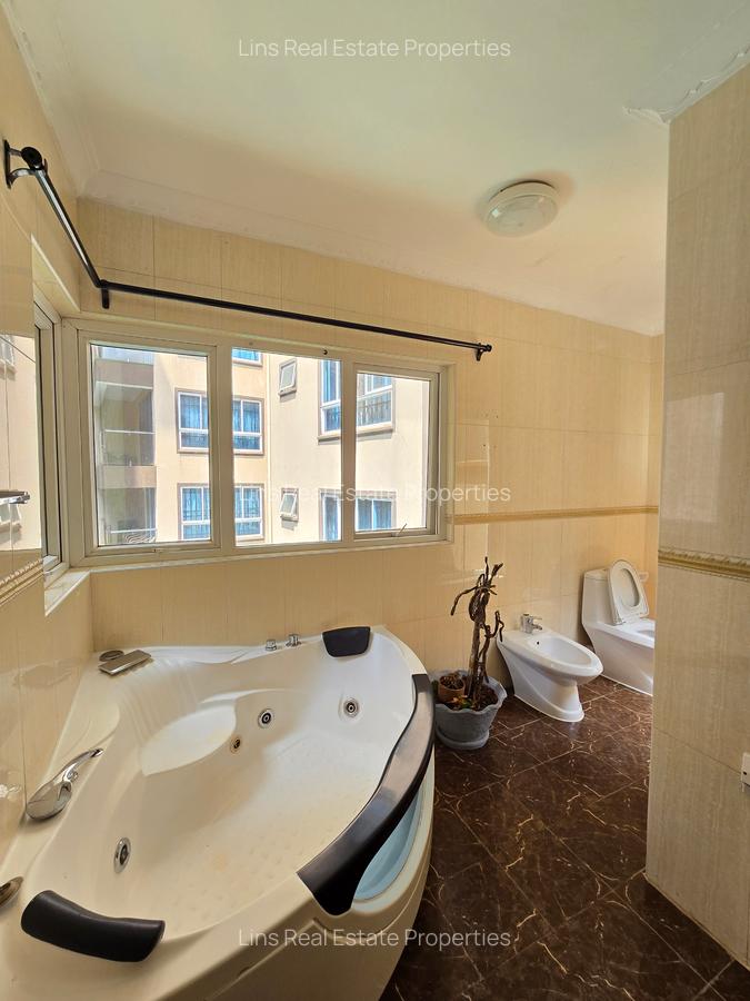 4 Bed Townhouse with En Suite in Riverside - 12