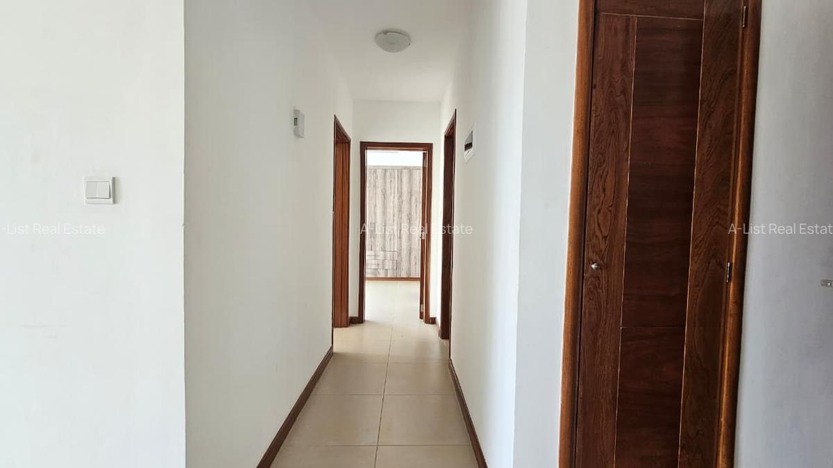 2 Bed Apartment with En Suite at Lantana Road - 8