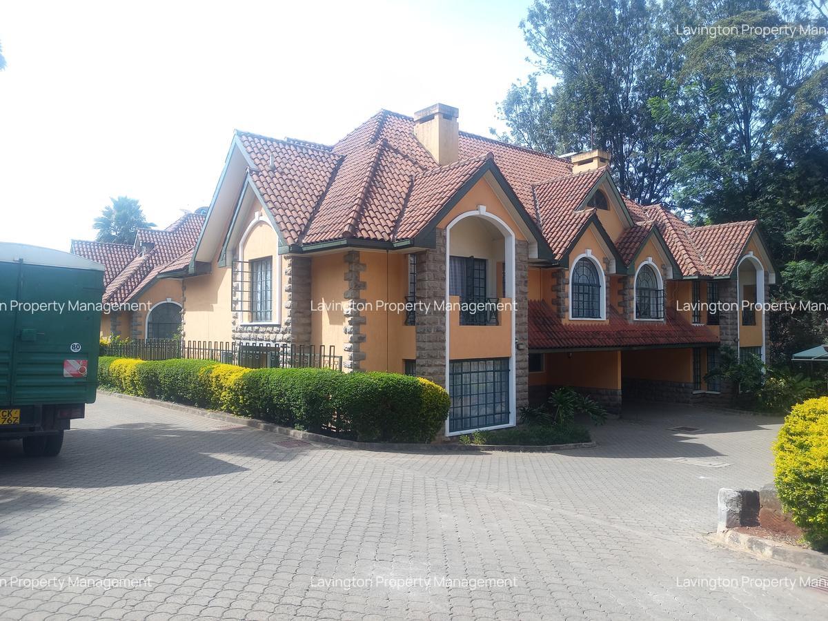 5 Bed Townhouse with En Suite at Lavington - 1