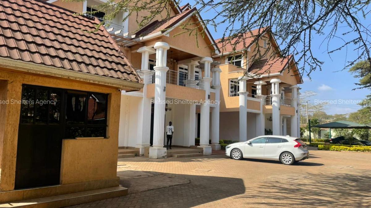 5 Bed Villa with En Suite in Ridgeways - 3