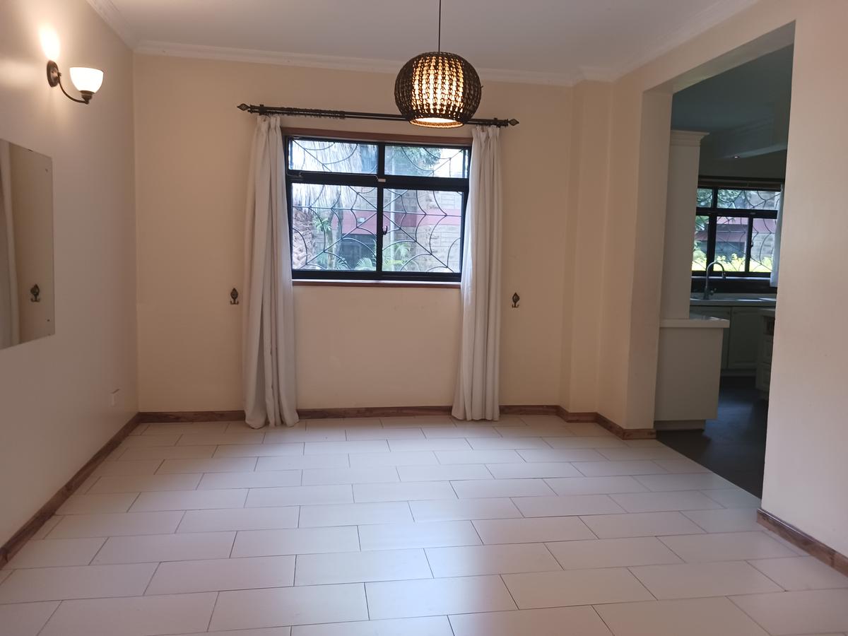 5 Bed House with En Suite at Lavington Shopping Centre - 16