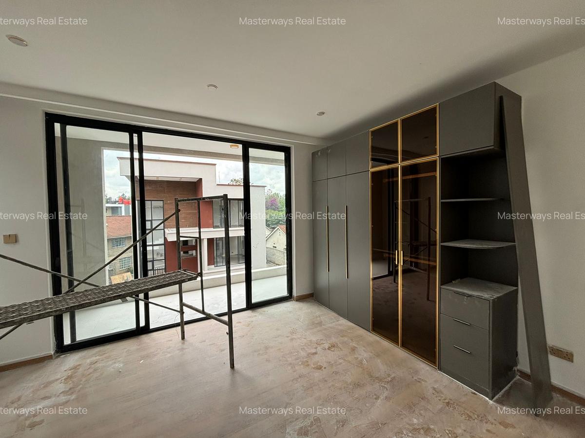 5 Bed Villa with En Suite in Lavington - 14